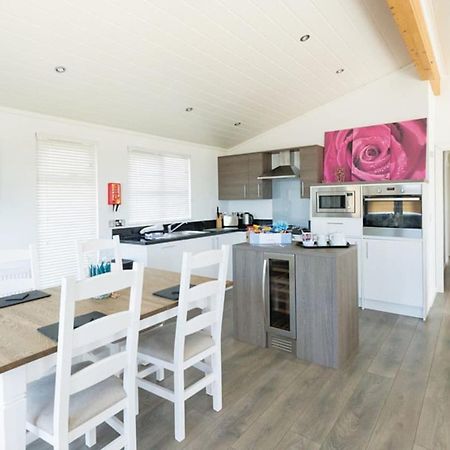 Fishguard Bay Resort Llanllawer Exteriér fotografie